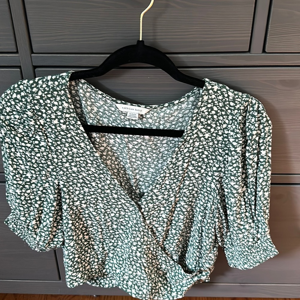 American Eagle crop top